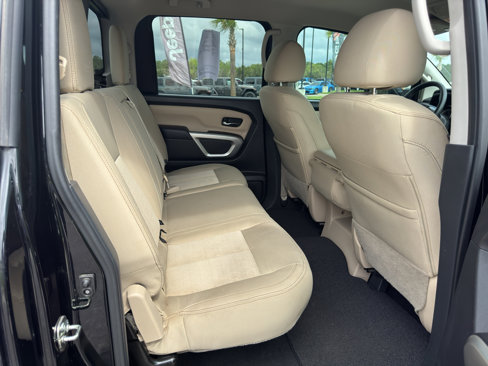 Used 2017 Nissan Titan SV image 8