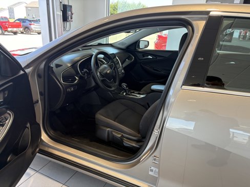 Used 2022 Chevrolet Malibu LS image 9