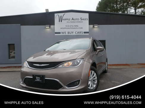 Used 2018 Chrysler Pacifica Touring-L image 1
