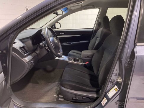 Used 2014 Subaru Outback 2.5i Premium image 2