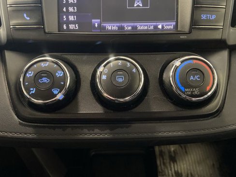Used 2018 Toyota RAV4 LE image 17