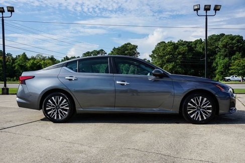 Used 2023 Nissan Altima 2.5 SV image 3