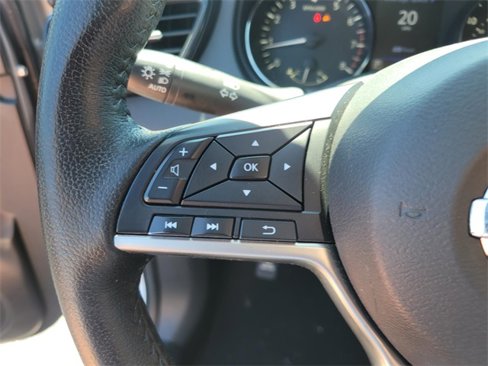 Used 2020 Nissan Rogue SV image 29