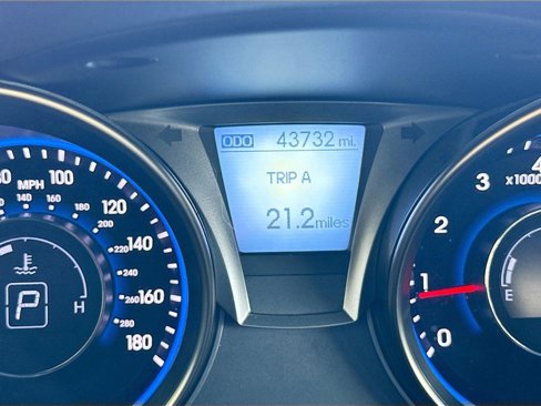 Used 2015 Hyundai Genesis 3.8 image 12