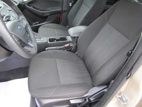 Used 2017 Ford Focus SE image 10