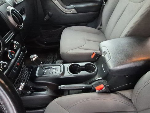Used 2018 Jeep Wrangler Unlimited Sport image 27