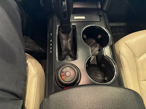Used 2018 Ford Explorer XLT w/ Equipment Group 202A image 29