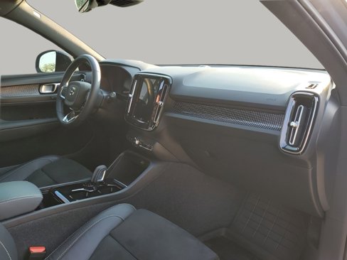 Used 2022 Volvo XC40 P8 Recharge Plus image 13