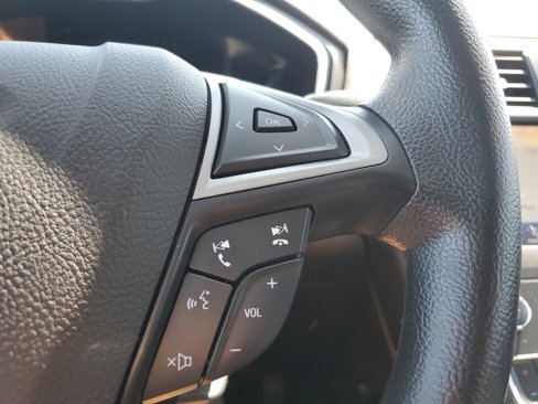 Used 2020 Ford Fusion SE image 18
