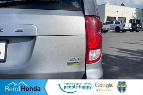 Used 2017 Dodge Grand Caravan SXT image 12