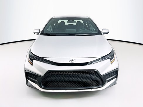 Used 2020 Toyota Corolla SE image 2