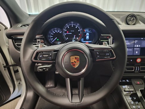 Used 2025 Porsche Macan image 14
