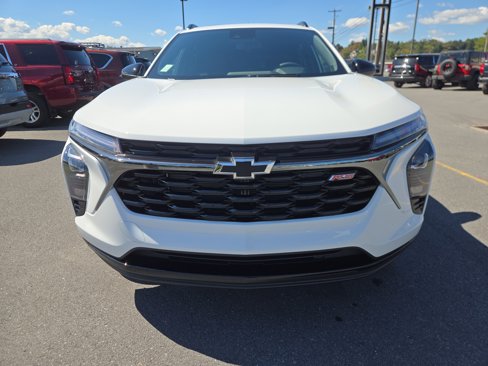 New 2025 Chevrolet Trax RS w/ Sunroof Package image 9