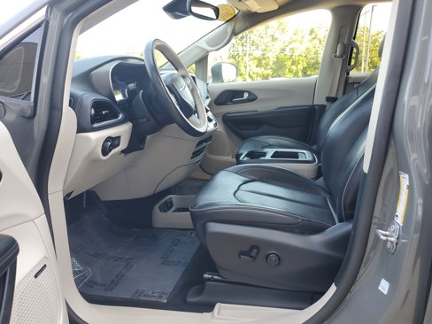 Used 2020 Chrysler Pacifica Limited w/ Advanced Safetytec Group image 8