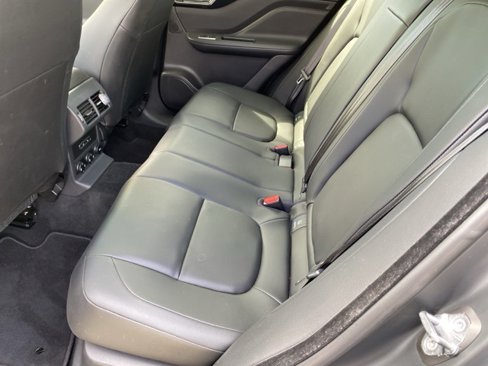 Used 2017 Jaguar F-PACE Premium image 31