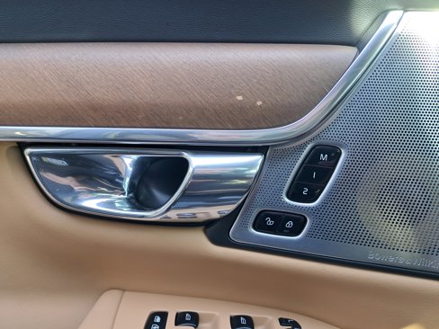 Used 2017 Volvo S90 T6 Inscription w/ Vision Package image 32