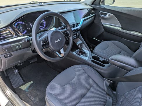 Used 2022 Kia Niro LX image 24