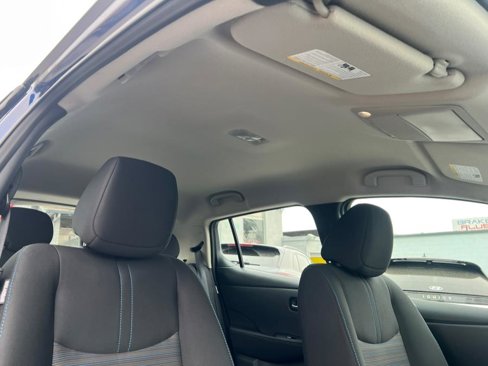 Used 2025 Nissan Leaf S image 32