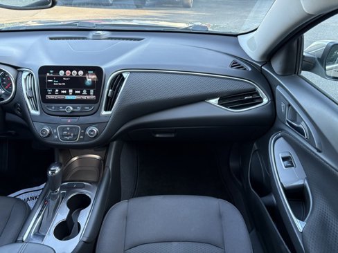 Used 2017 Chevrolet Malibu LT image 19