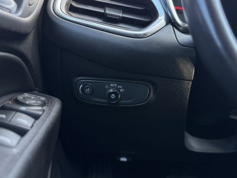 Used 2018 Chevrolet Equinox LT image 24