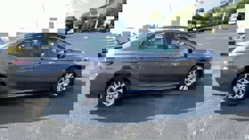 Used 2021 Toyota Camry LE image 9