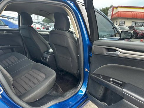 Used 2017 Ford Fusion SE image 15