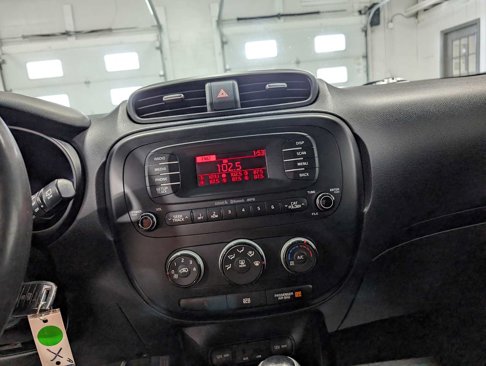 Used 2015 Kia Soul + image 28