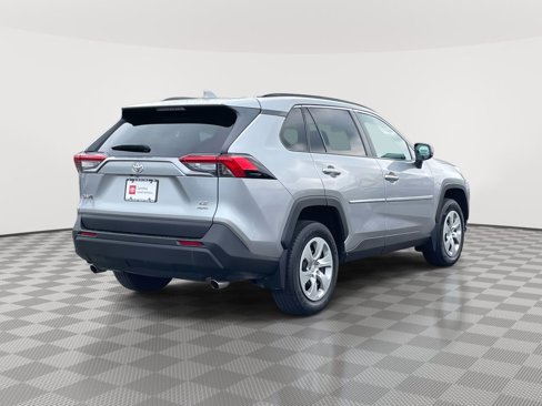 Used 2021 Toyota RAV4 LE image 7