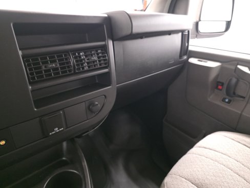 Used 2018 Chevrolet Express 3500 w/ Driver Convenience Package image 26