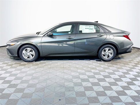 New 2025 Hyundai Elantra SE image 5