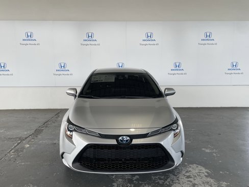 Used 2021 Toyota Corolla LE image 2