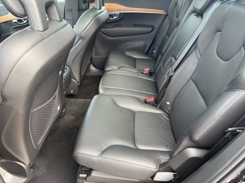 Certified 2021 Volvo XC90 T6 Momentum w/ Climate Package image 11