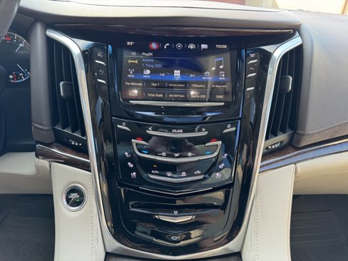 Used 2016 Cadillac Escalade ESV Luxury image 34