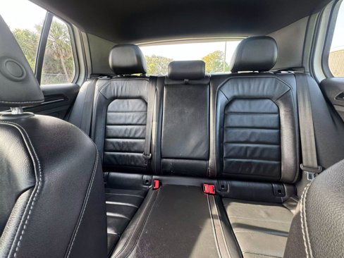 Used 2016 Volkswagen Golf R 4-Door image 16
