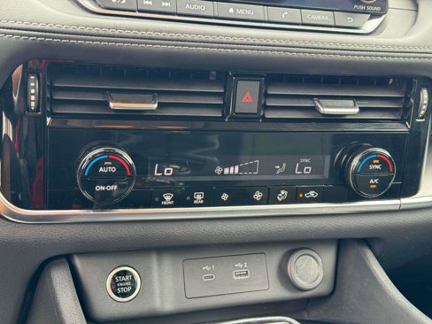 Used 2022 Nissan Rogue SV image 13