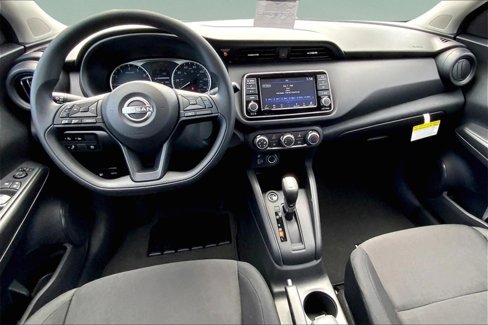 New 2025 Nissan Kicks Play S image 6