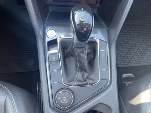 Certified 2022 Volkswagen Tiguan SE w/ Panoramic Sunroof Package image 19