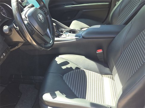 Used 2019 Toyota Camry SE image 16