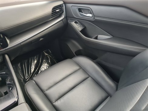 Used 2023 Nissan Rogue SV w/ SV Premium Package image 16