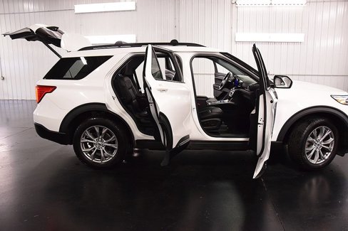 Used 2022 Ford Explorer XLT w/ Equipment Group 202A image 37
