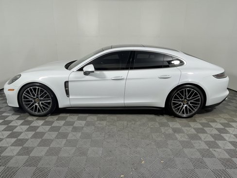 Certified 2022 Porsche Panamera Platinum Edition image 2