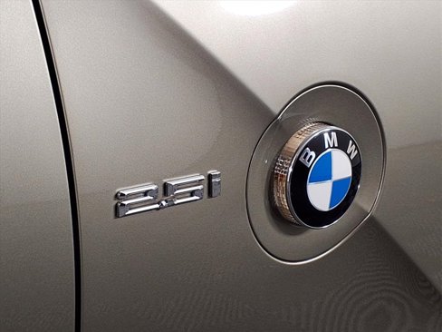 Used 2005 BMW Z4 2.5i image 27