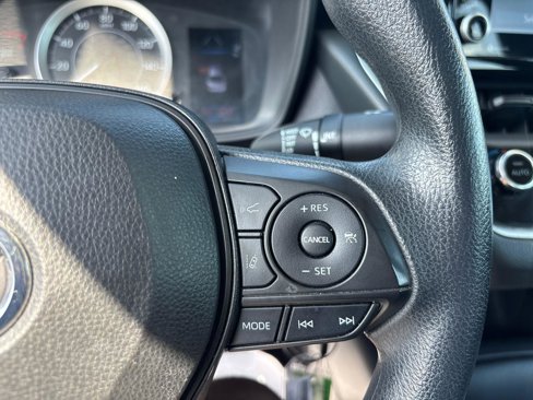 Used 2022 Toyota Corolla LE image 29