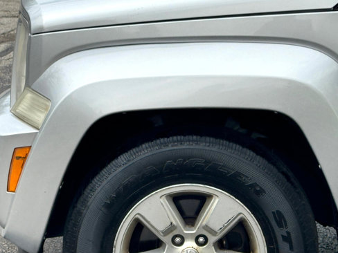 Used 2009 Jeep Liberty Sport w/ Popular Equipment Group image 13