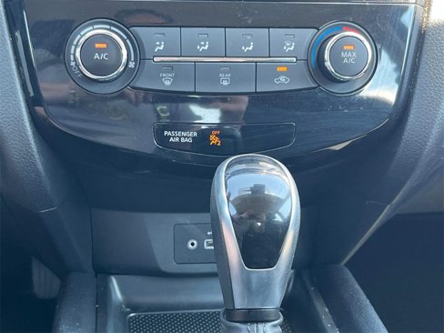 Used 2021 Nissan Rogue Sport S image 23