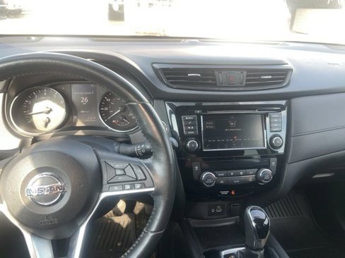 Used 2018 Nissan Rogue SV image 54