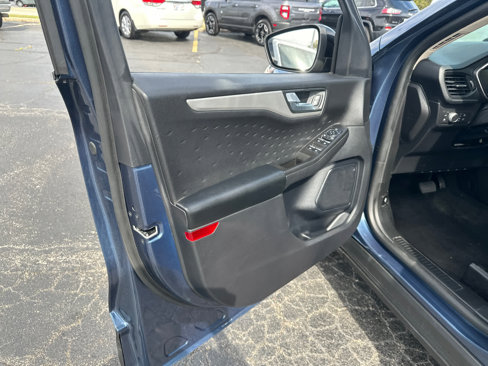 Used 2020 Ford Escape SE Sport image 31