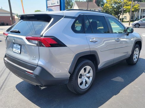 Used 2019 Toyota RAV4 LE image 5