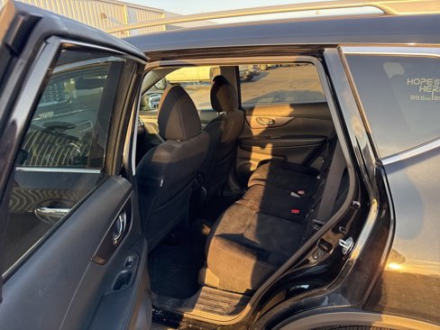Used 2016 Nissan Rogue SV w/ SV Premium Package image 9