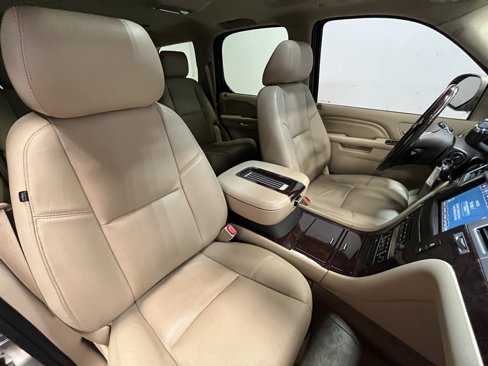 Used 2012 Cadillac Escalade Luxury image 12